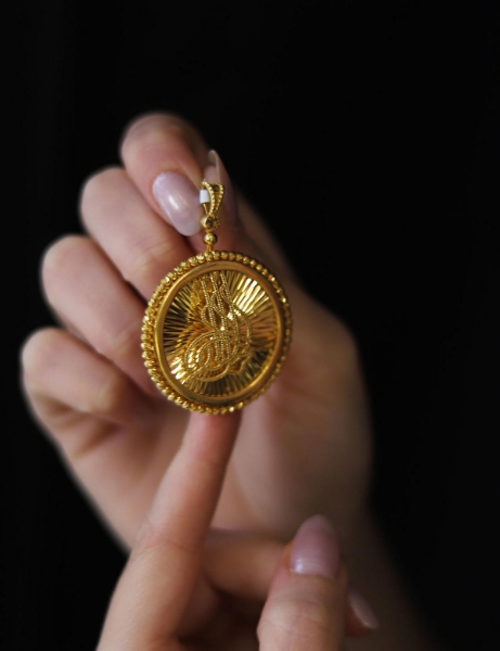 22 Ayar Altın Dorikalı Tura Kolye Ucu için detayları göster 22 Ayar Altın Dorikalı Tura Kolye Ucu resmi