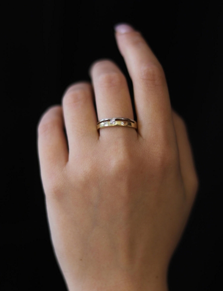 14 Ayar Altın Taşlı Çift Sıra Yüzük için detayları göster 14 Ayar Altın Taşlı Çift Sıra Yüzük resmi