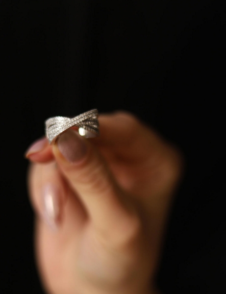 14 Ayar Altın Sarmal Beyaz Yüzük için detayları göster 14 Ayar Altın Sarmal Beyaz Yüzük resmi