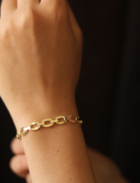 14 Ayar Altın Ajda Desenli Oval Bileklik için detayları göster 14 Ayar Altın Ajda Desenli Oval Bileklik resmi