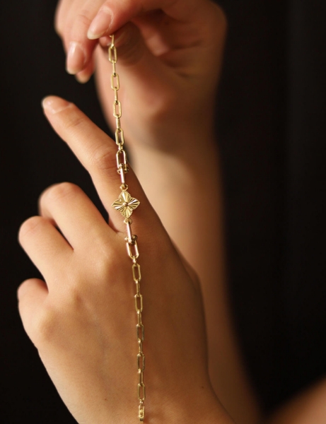 14 Ayar Altın Çift Ataç Yonca Bileklik için detayları göster 14 Ayar Altın Çift Ataç Yonca Bileklik resmi