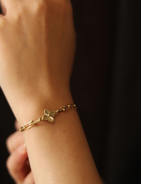 14 Ayar Altın Çift Ataç Yonca Bileklik için detayları göster 14 Ayar Altın Çift Ataç Yonca Bileklik resmi