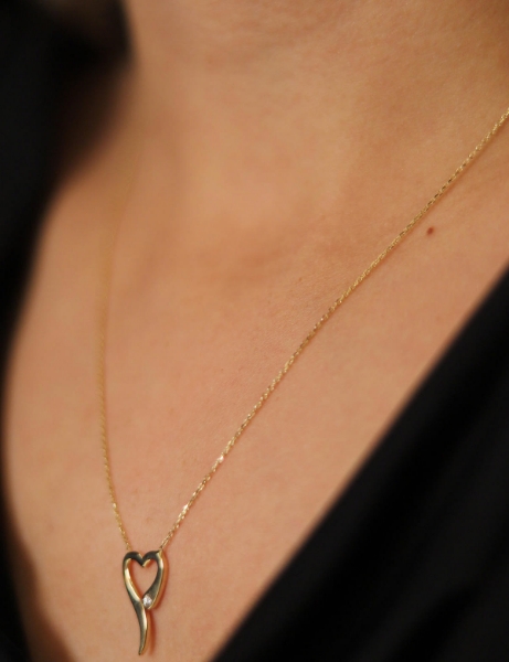 14 Ayar Altın Tasarım Kalp Kolye için detayları göster 14 Ayar Altın Tasarım Kalp Kolye resmi