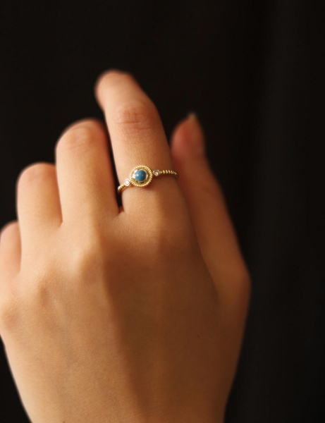 14 Ayar Altın Mavi Taşlı Yuvarlak Yüzük için detayları göster 14 Ayar Altın Mavi Taşlı Yuvarlak Yüzük resmi