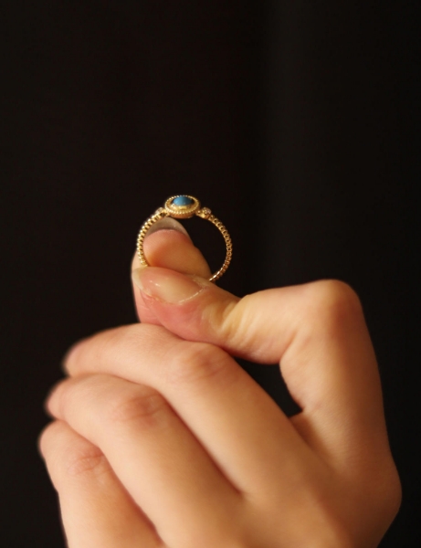 14 Ayar Altın Mavi Taşlı Yuvarlak Yüzük için detayları göster 14 Ayar Altın Mavi Taşlı Yuvarlak Yüzük resmi