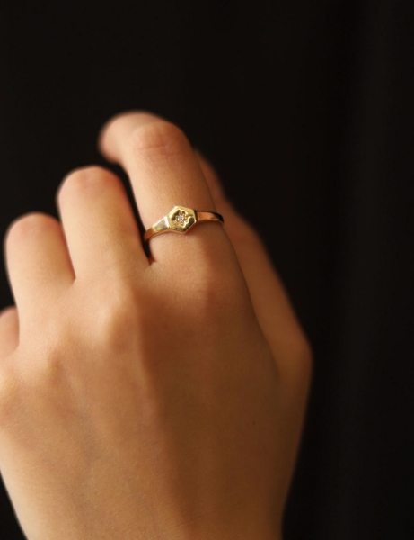 14 Ayar Altın Nokta Taşlı Yüzük için detayları göster 14 Ayar Altın Nokta Taşlı Yüzük resmi