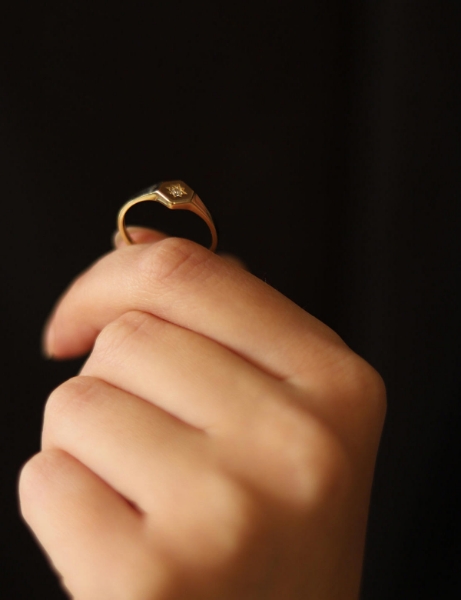 14 Ayar Altın Nokta Taşlı Yüzük için detayları göster 14 Ayar Altın Nokta Taşlı Yüzük resmi