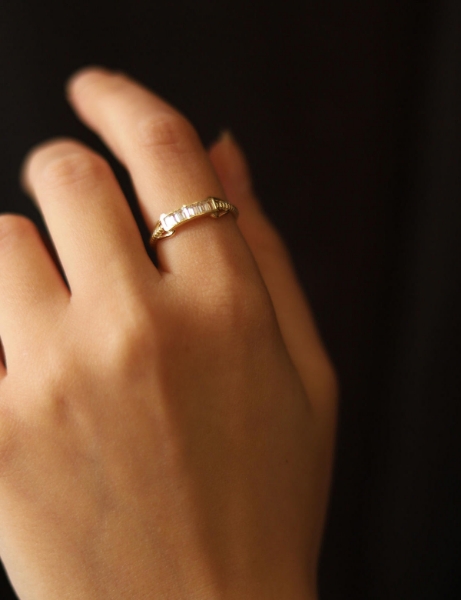 14 Ayar Altın Sıralı Baget Taşlı Yüzük için detayları göster 14 Ayar Altın Sıralı Baget Taşlı Yüzük resmi