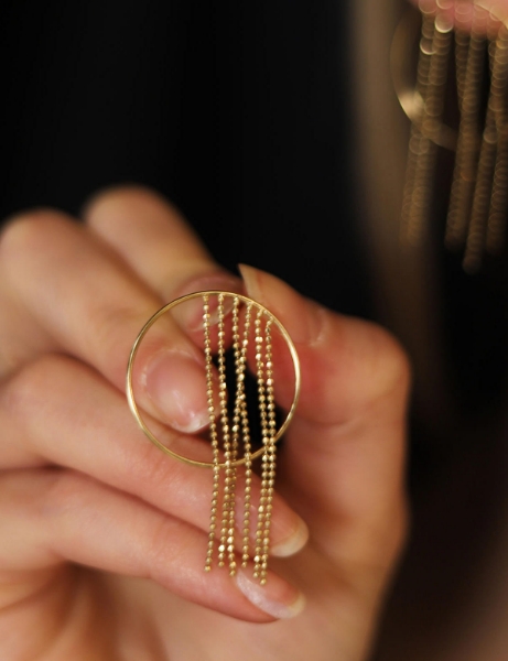 14 Ayar Altın Daire Zincir Küpe için detayları göster 14 Ayar Altın Daire Zincir Küpe resmi