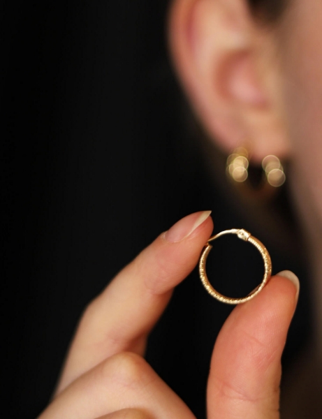 14 Ayar Altın Kanallı Halka Küpe için detayları göster 14 Ayar Altın Kanallı Halka Küpe resmi