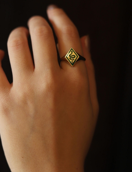 14 Ayar Altın Mineli Yılan Yüzük için detayları göster 14 Ayar Altın Mineli Yılan Yüzük resmi