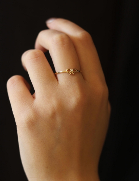 14 Ayar Altın Kurdele Yüzük için detayları göster 14 Ayar Altın Kurdele Yüzük resmi