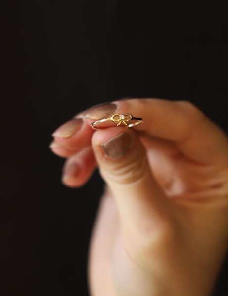 14 Ayar Altın Kurdele Yüzük için detayları göster 14 Ayar Altın Kurdele Yüzük resmi