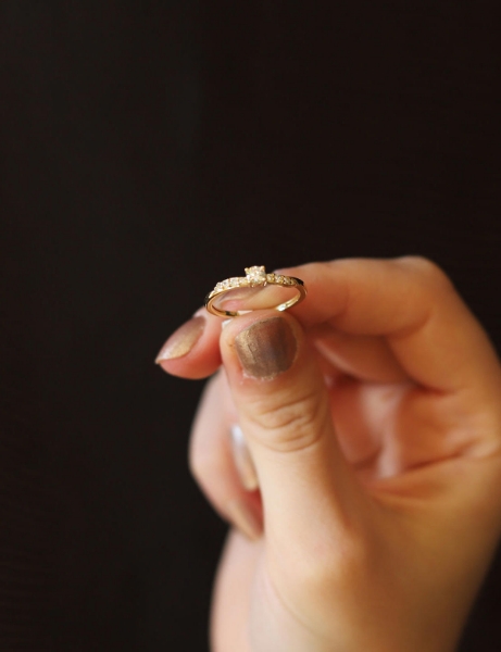 14 Ayar Altın Tektaş Minimal Yüzük için detayları göster 14 Ayar Altın Tektaş Minimal Yüzük resmi