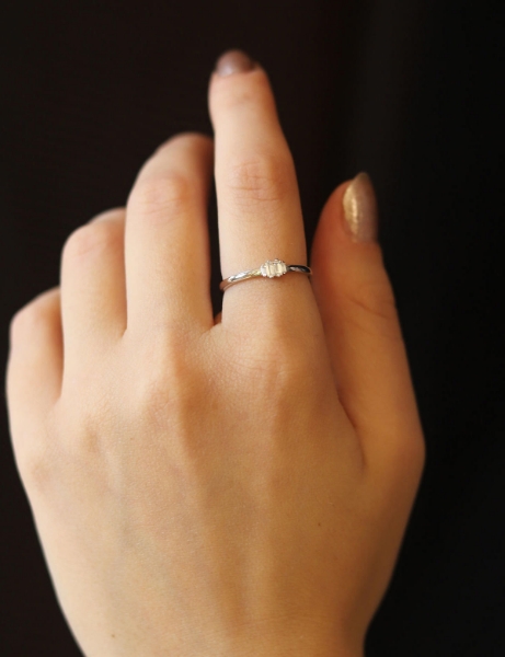 14 Ayar Altın Baget Kesim Çıtır Yüzük için detayları göster 14 Ayar Altın Baget Kesim Çıtır Yüzük resmi