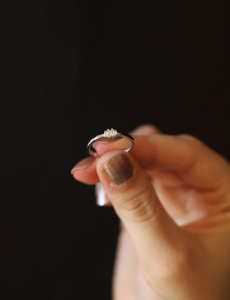 14 Ayar Altın Baget Kesim Çıtır Yüzük için detayları göster 14 Ayar Altın Baget Kesim Çıtır Yüzük resmi