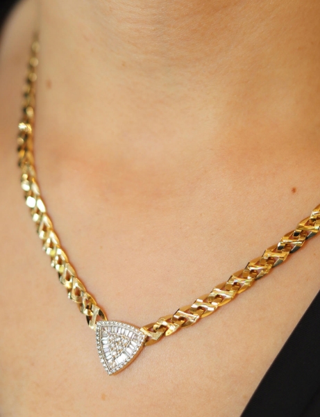 14 Ayar Altın Üçgen Tasarım Gurmet Kolye için detayları göster 14 Ayar Altın Üçgen Tasarım Gurmet Kolye resmi