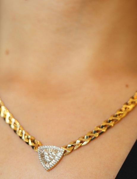 14 Ayar Altın Üçgen Tasarım Gurmet Kolye için detayları göster 14 Ayar Altın Üçgen Tasarım Gurmet Kolye resmi