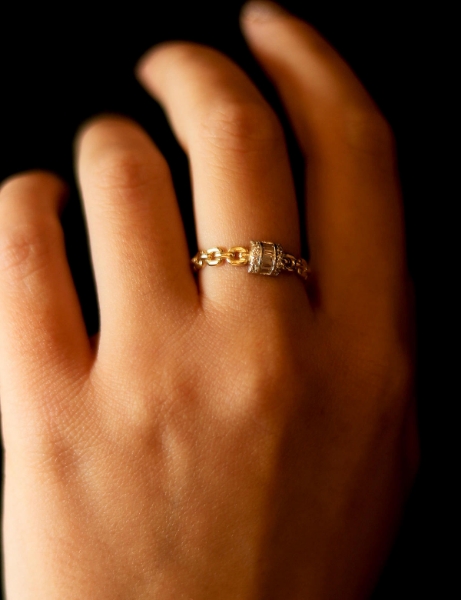 14 Ayar Altın Modern Baget Yüzük için detayları göster 14 Ayar Altın Modern Baget Yüzük resmi