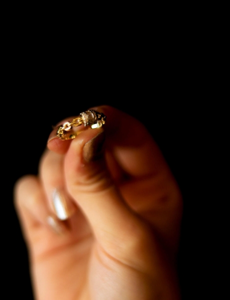 14 Ayar Altın Modern Baget Yüzük için detayları göster 14 Ayar Altın Modern Baget Yüzük resmi