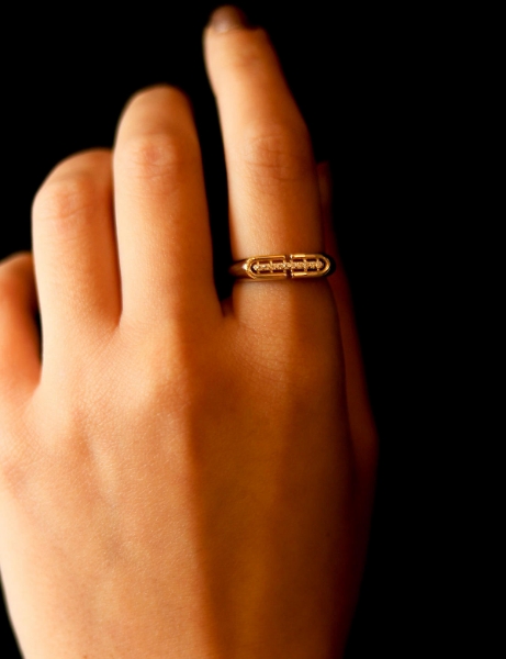 14 Ayar Altın Tasarım Taşlı Yüzük için detayları göster 14 Ayar Altın Tasarım Taşlı Yüzük resmi