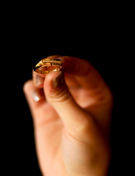 14 Ayar Altın Tasarım Taşlı Yüzük için detayları göster 14 Ayar Altın Tasarım Taşlı Yüzük resmi