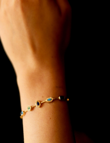 14 Ayar Altın Renkli Taşlı fantezi Bileklik için detayları göster 14 Ayar Altın Renkli Taşlı fantezi Bileklik resmi