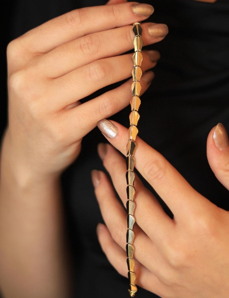 14 Ayar Altın Taşsız Kalkan Bileklik için detayları göster 14 Ayar Altın Taşsız Kalkan Bileklik resmi