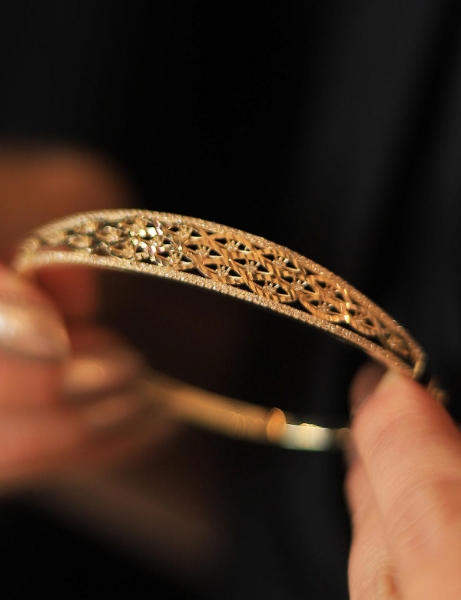 14 Ayar Altın Dilimli Telkari Kelepçe için detayları göster 14 Ayar Altın Dilimli Telkari Kelepçe resmi