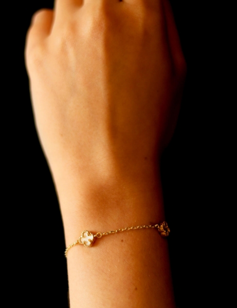 14 Ayar Altın Beyaz Mineli Çıtır Yonca Bileklik için detayları göster 14 Ayar Altın Beyaz Mineli Çıtır Yonca Bileklik resmi