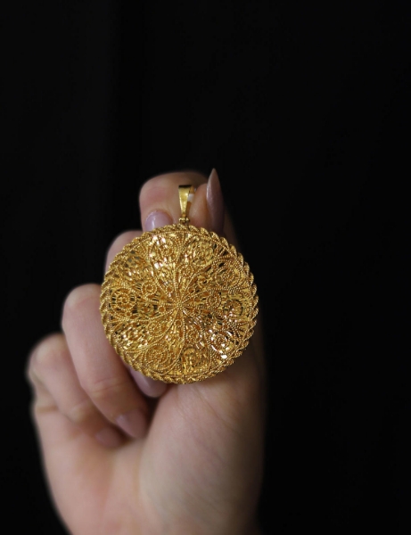 22 Ayar Altın Kalemli Tasarım Özel Kolye Ucu için detayları göster 22 Ayar Altın Kalemli Tasarım Özel Kolye Ucu resmi