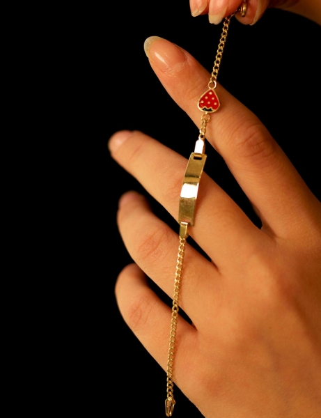 14 Ayar Altın Çilekli Bebek Künyesi için detayları göster 14 Ayar Altın Çilekli Bebek Künyesi resmi