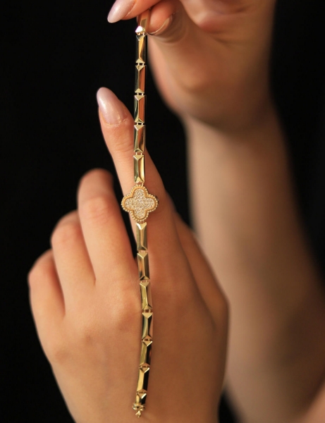 14 Ayar Altın Taşlı Yonca Badem Bilekik için detayları göster 14 Ayar Altın Taşlı Yonca Badem Bilekik resmi