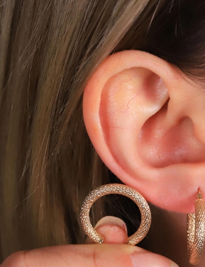 14 Ayar Altın kumlu Halka Küpe resmi