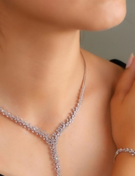 Düğünde Takılacak En Şık Altın Takılar – 2025 Trendleri Düğünde Takılacak En Şık Altın Takılar – 2025 Trendleri