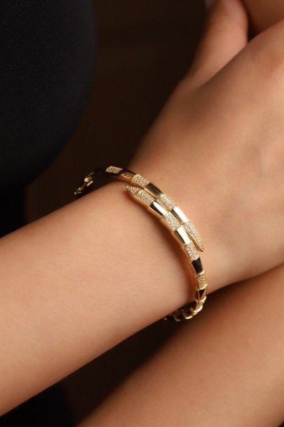 Hangi Altın Takı Size Uygun? Altın Takma ve Seçim Önerileri Hangi Altın Takı Size Uygun? Altın Takma ve Seçim Önerileri