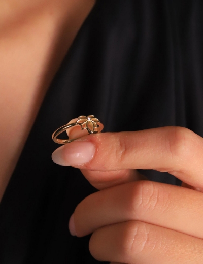 14 Ayar Altın Taşlı Lotus Yüzük resmi