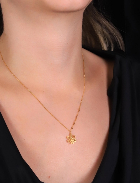 22 Ayar Altın Papatya Kalemli Kolye için detayları göster 22 Ayar Altın Papatya Kalemli Kolye resmi