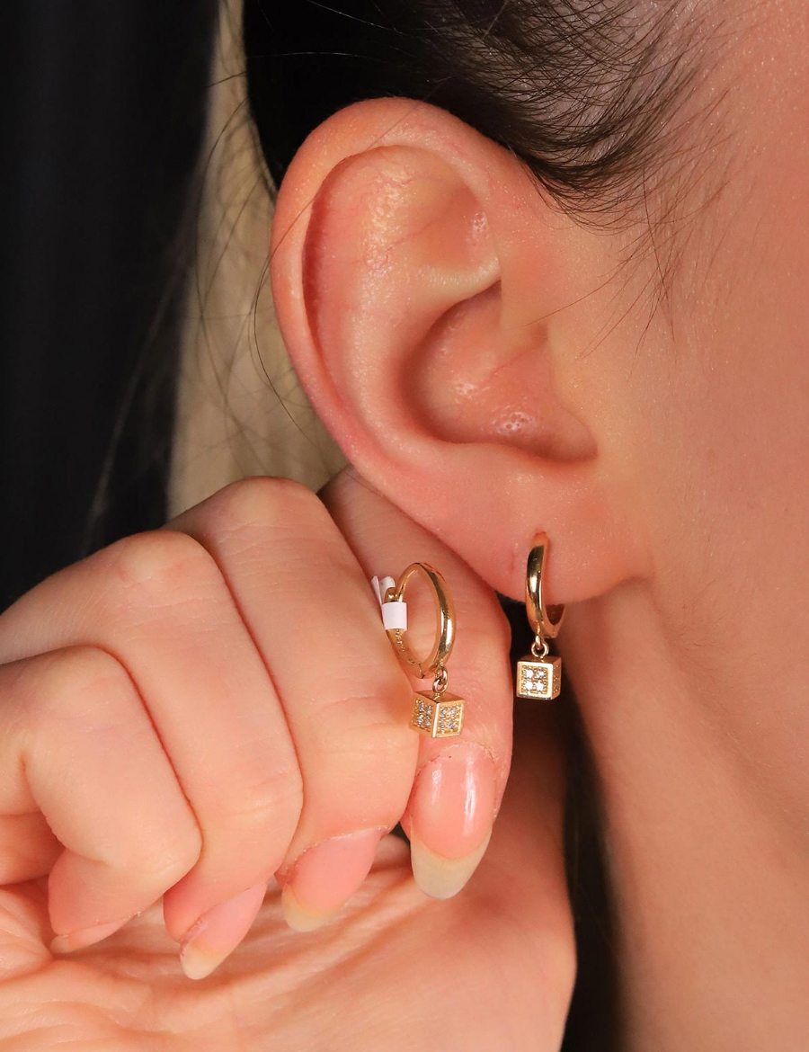 14 Ayar Altın Küp Taşlı Küpe resmi