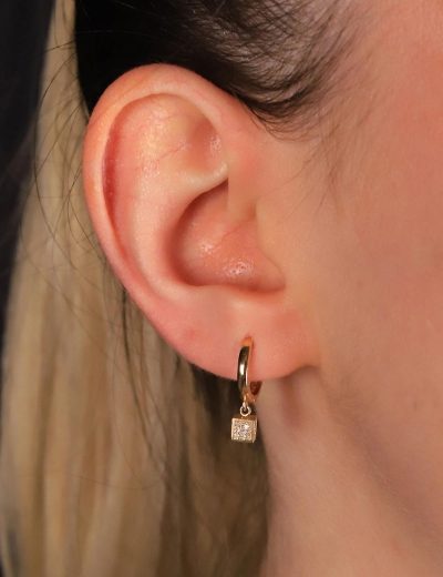 14 Ayar Altın Küp Taşlı Küpe resmi