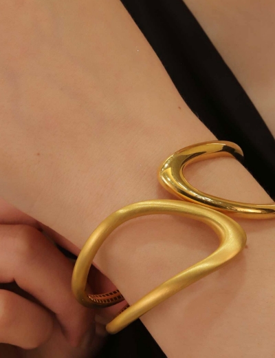 22 Ayar Altın Sarmal Kumlu Kelepçe