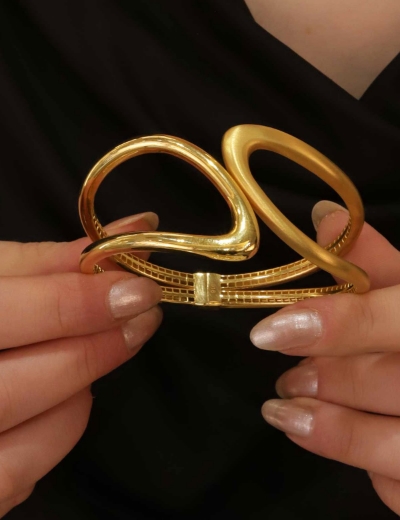 22 Ayar Altın Sarmal Kumlu Kelepçe