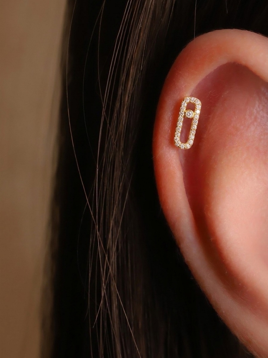 14 Ayar Altın Modern Tasarım Taşlı Tragus resmi