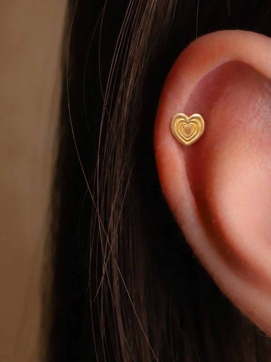 14 Ayar Altın Özel Tasarım Kalpli Tragus resmi