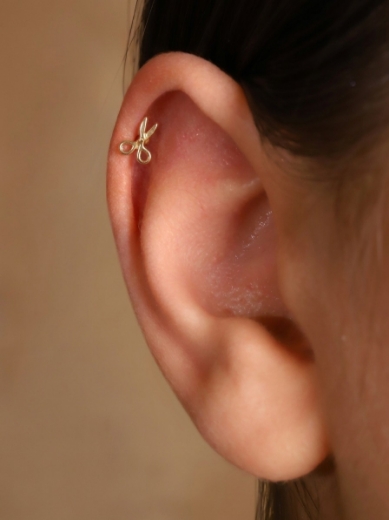 14 Ayar Altın Makas Tasarım Taşlı Tragus resmi