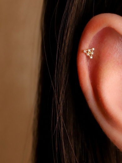 14 Ayar Altın Üçgen Tasarım Taşlı Tragus