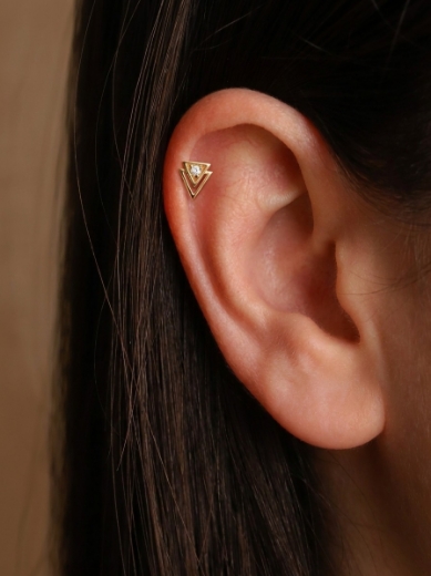 14 Ayar Altın Özel Sembol Tasarımlı Taşlı Tragus