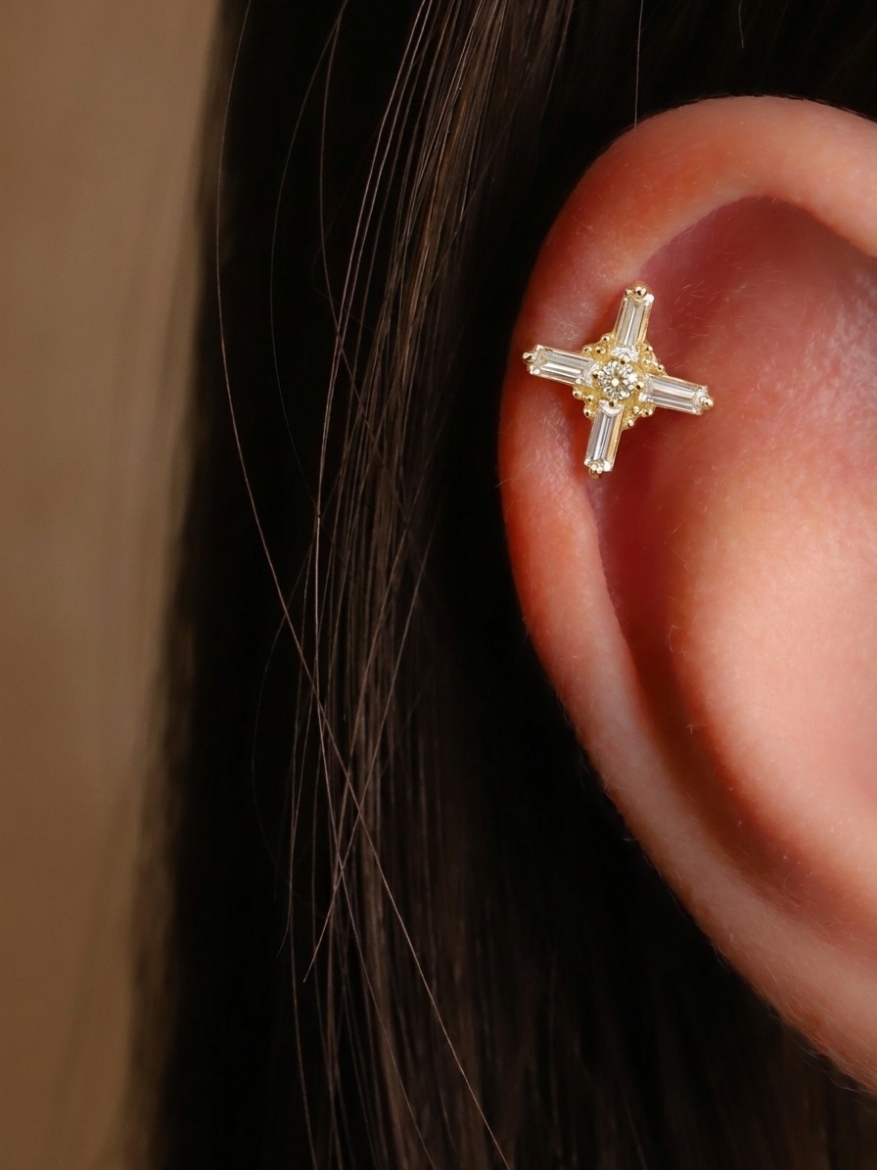 14 Ayar Altın Şık Tasarım Taşlı Tragus